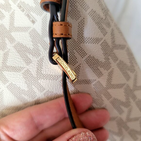 Michael Kors Large Hayley Leather Tote w/ COA, NWOT, Non~Smoking Home $250 New - Picture 4 of 10